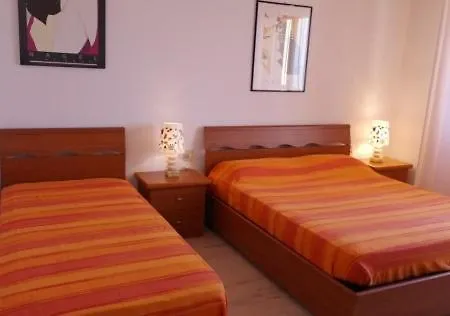 Orange Apartment *